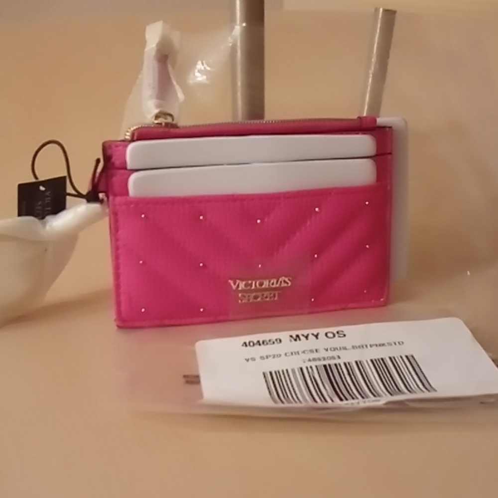 Victoria's Secret Studded V-Quilt Card Case - Picture 5 of 9